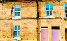 Homedecor Cottages - Castle Walk House